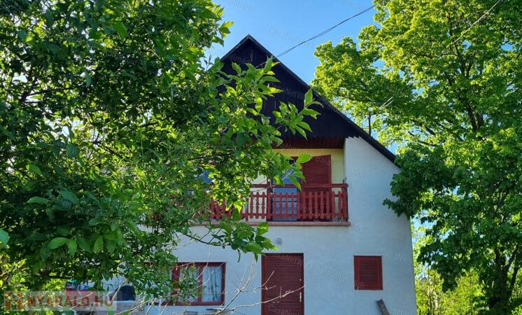Eladó balatoni panorámás nyaraló Balatonalmádiban!                                 