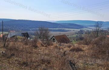 Eladó telek/földterület