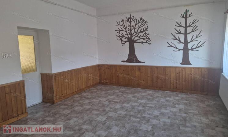 Eladó családi ház Kesztölc központjában!