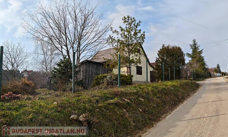 Eladó hangulatos nyaraló Felsőörsön                                 