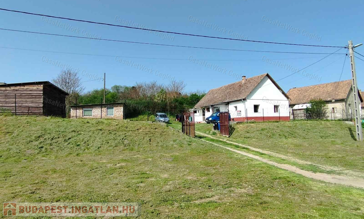 ELADÓ 100 m2 CSALÁDI HÁZ PÁNDON.                                 