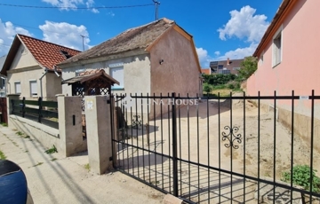 Eladó családi ház