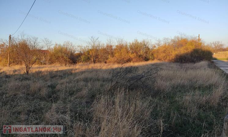 Eladó építési telek, Tápiószele