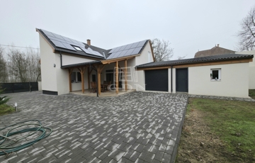 Eladó családi ház