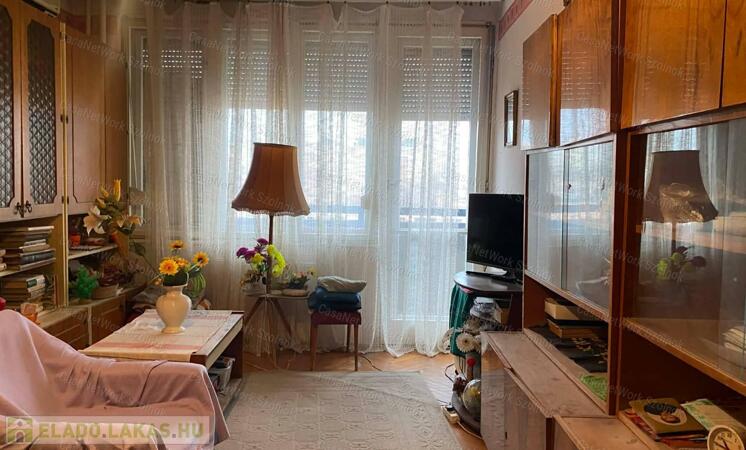 Szolnokon a Vitéz Szathmáry József úton  2 szobás lakás eladó!                                 