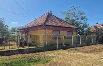 Eladó családi ház