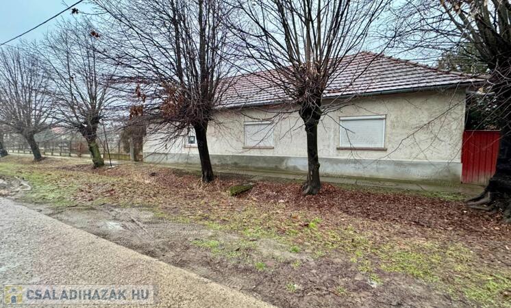 Szarvason csendes környéken családi ház eladó                                 