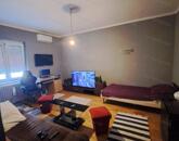 Oroszlány központi részén, eladó 1. emeleti 1 szobás öszkomfortos lakás.