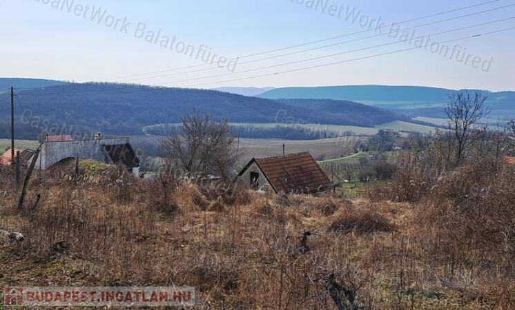 Építhető, tájpanorámás -MEZŐGAZDASÁGI TERÜLET BALATONCSICSÓN                                 