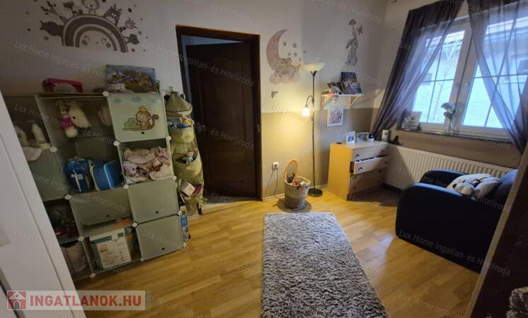 Nagysápon 4,5 szobás családi ház, garázzsal, pincével!