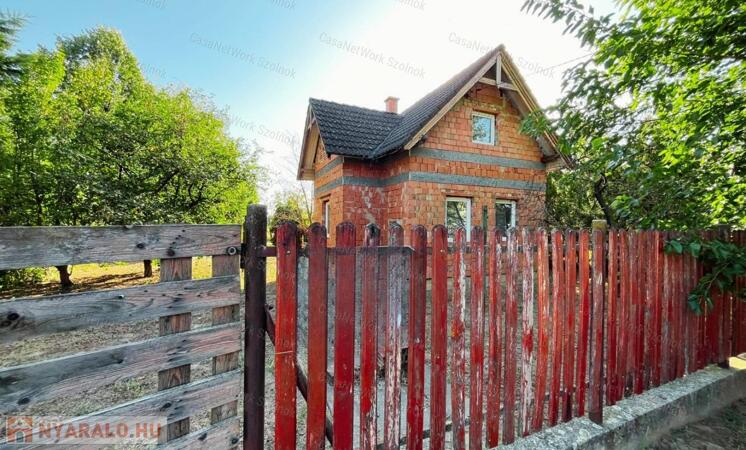 Eladó nyaraló Szolnokon, a Labda utcában                                 