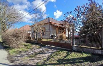 Eladó családi ház