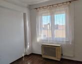 Szolnokon belvárosi, felújított kétszobás lakás kiadó!