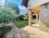 Mediterrán Luxus és High-Tech Kényelem Komárom szívében!