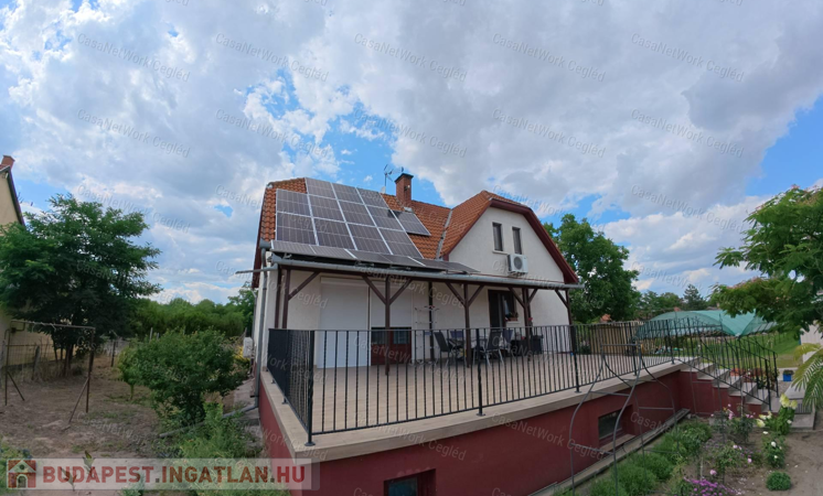 Kétszintes családi ház nagy telekkel eladó Cegléden!                                 