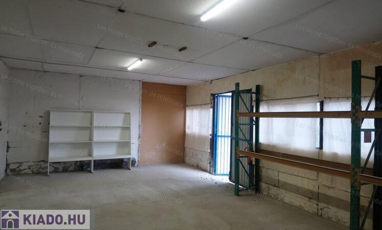 Kiadó Komáromban egy 169 négyzetméteres raktárépület!                                 