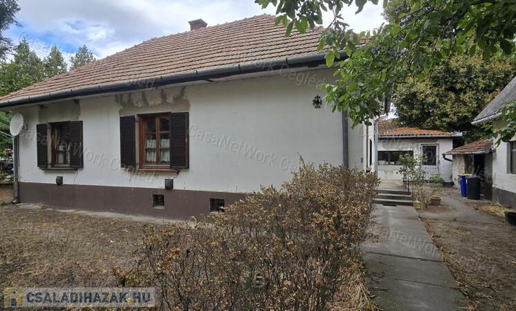 Eladó családi ház Cegléd kedvelt kertvárosi részén!                                 