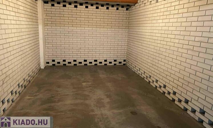 Szolnokon a Tófenék úton garázs kiadó!                                 