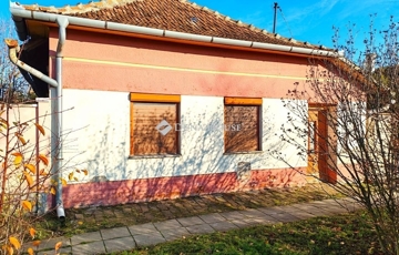 Eladó családi ház
