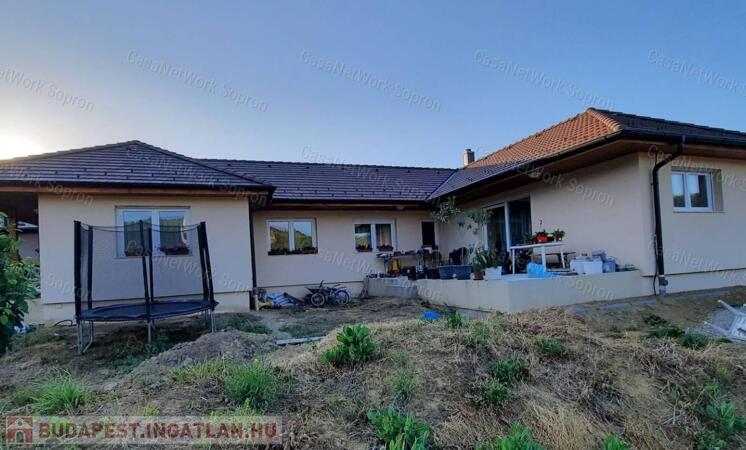 Egyedi panorámás lakóövezeti                                 