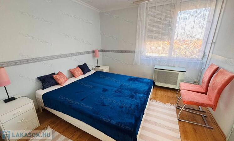 KIADÓ Szolnok, Csokonai úton 2 szobás bútorozott, felújított lakás                                 