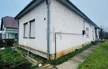 Eladó családi ház