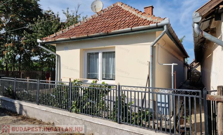 ZARÁNKON FELÚJÍTOTT, 61 nm-es, 2 szobás  CSALÁDI HÁZ ELADÓ!                                 