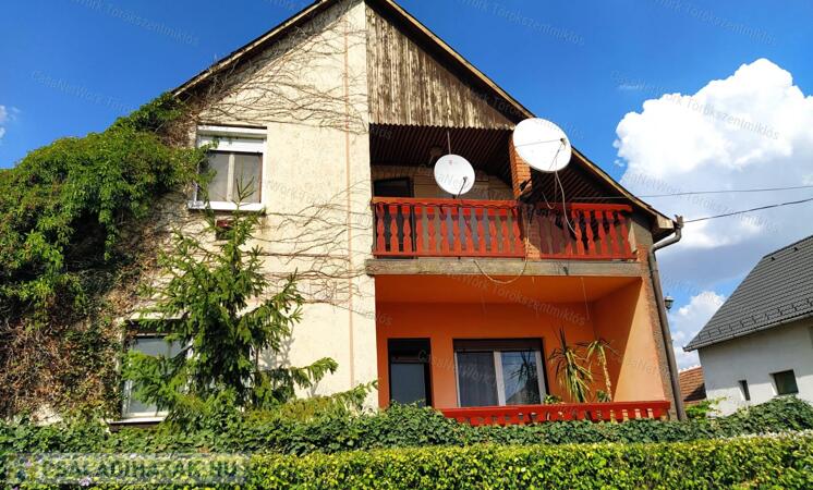 Eladó családi ház Kengyel központjában!                                 