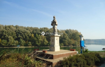 Eladó telek/földterület