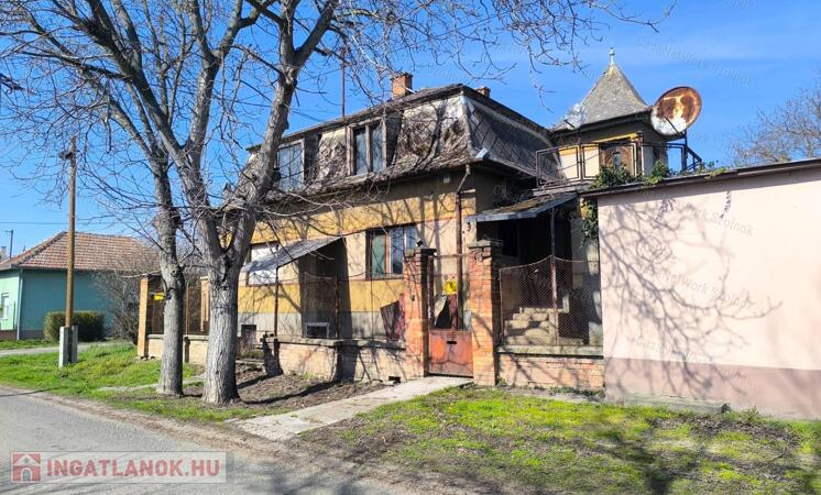 Tiszaföldvári családi ház eladó!