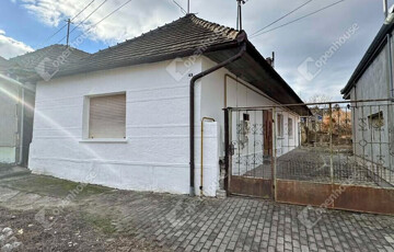 Eladó családi ház
