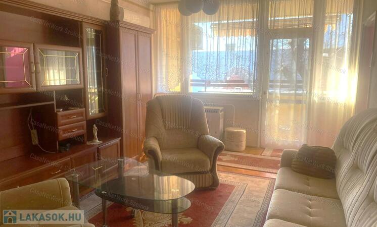 Szolnokon a Madách utcában 2 szobás lakás eladó!                                 