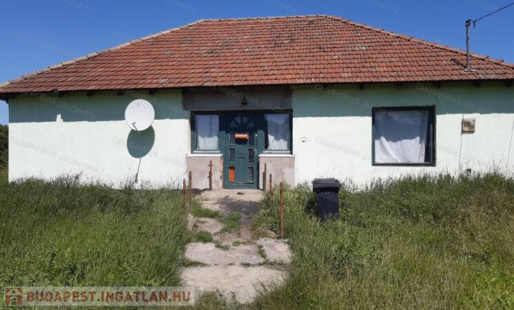 Erken 2147 nm-es telken eladó egy 98 nm-es, 3 szobás családi ház                                 