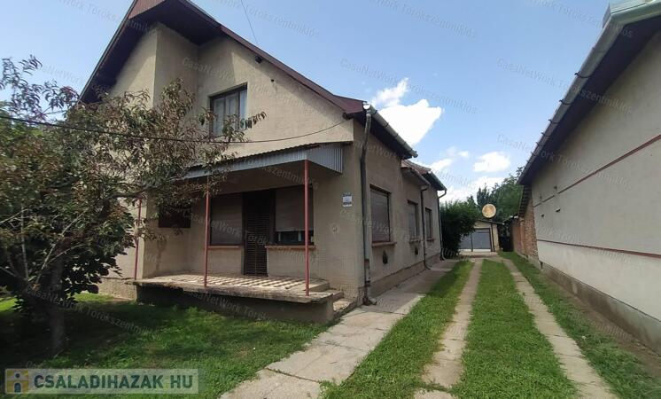 Eladó három szobás családi ház Törökszentmiklóson!                                 