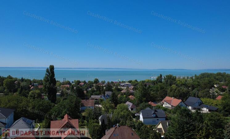 Balatonkenesén belterületi panorámás építési telek összközművel eladó                                 