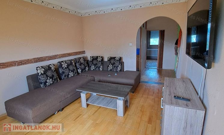 Kiadó Oroszlányon egy 2 szoba+ hálófülkés lakás!