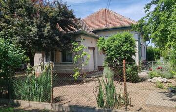 Eladó családi ház