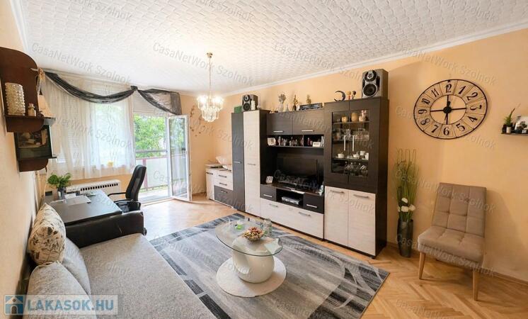 Szolnokon, a Tallinn városrészben 2 szobás 1. emeleti lakás eladó!                                 