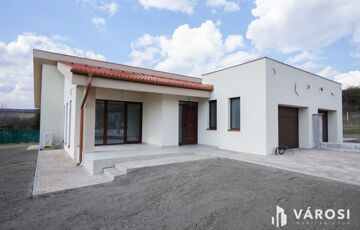 Eladó családi ház