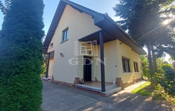 Eladó családi ház