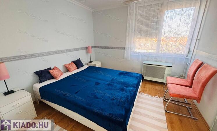 KIADÓ Szolnok, Csokonai úton 2 szobás bútorozott, felújított lakás                                 