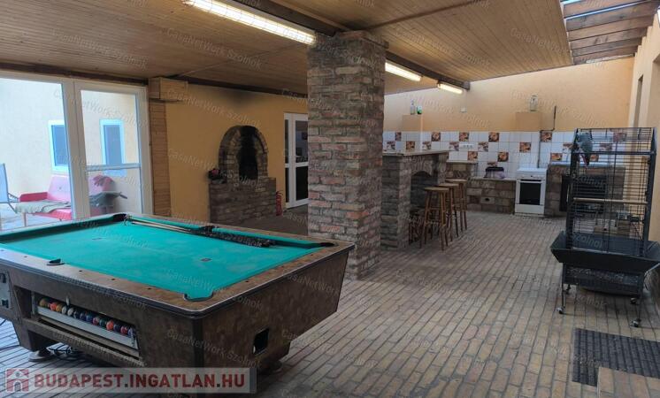 Szandaszőlősi felújított 90 m2-es családi ház eladó!                                 