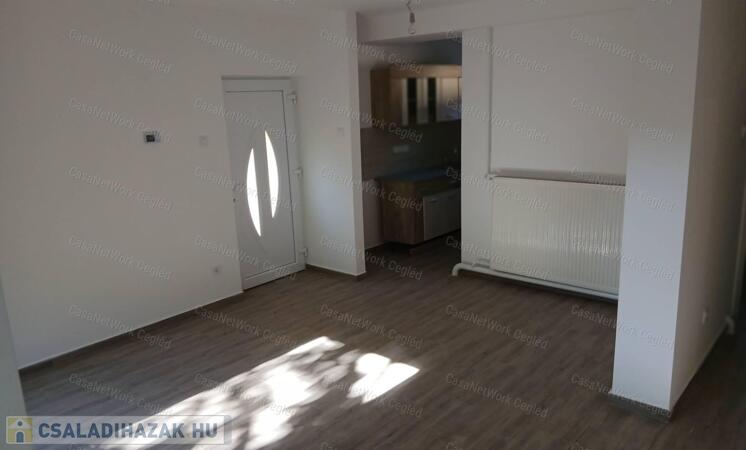 Eladó Cegléden 73 m2-es családi ház.                                 