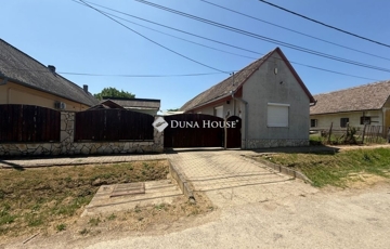 Eladó családi ház