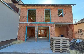 Eladó családi ház