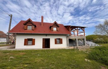 Eladó családi ház