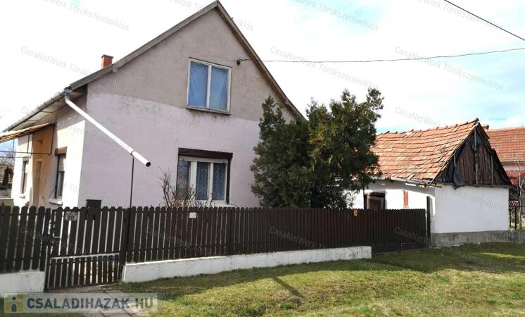 Eladó családi ház Fegyverneken!                                 