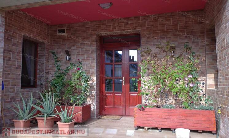 Martfűn eladó kiváló állapotú kertes családi ház!                                 