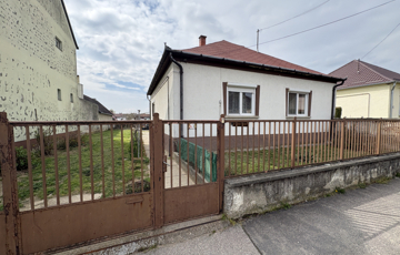 Eladó családi ház