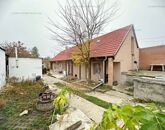 Eladó családi ház Üröm 149 900 000 Ft